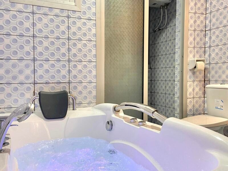 Residence la Marina - chambre meublée spacieuse avec jacuzzi